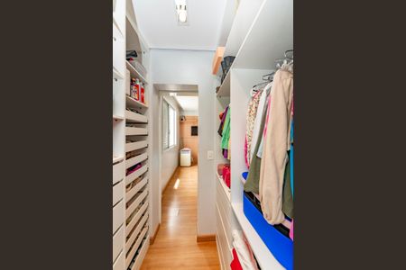 Apartamento à venda com 300m², 4 quartos e 4 vagas Apartamento à venda com 300m², 4 quartos e 4 vagasCloset da suíte