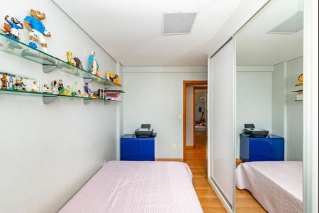 Apartamento à venda com 300m², 4 quartos e 4 vagas Apartamento à venda com 300m², 4 quartos e 4 vagasQuarto 3