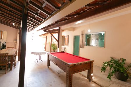 Casa à venda com 208m², 4 quartos e 4 vagasVaranda gourmet