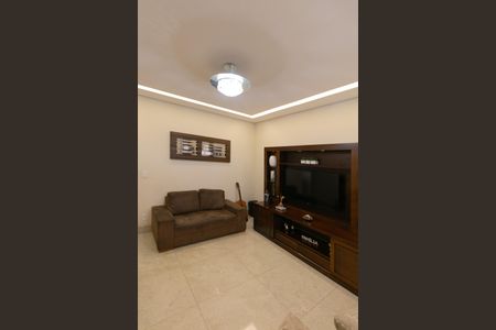 Casa à venda com 208m², 4 quartos e 4 vagasSala