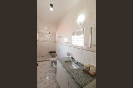 Casa à venda com 208m², 4 quartos e 4 vagasBanheiro Suite