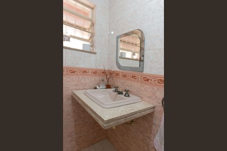 Casa à venda com 208m², 4 quartos e 4 vagasLavabo