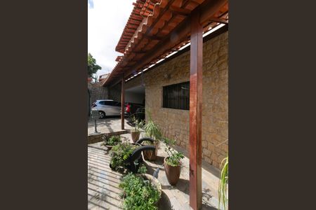 Casa à venda com 208m², 4 quartos e 4 vagasEntrada