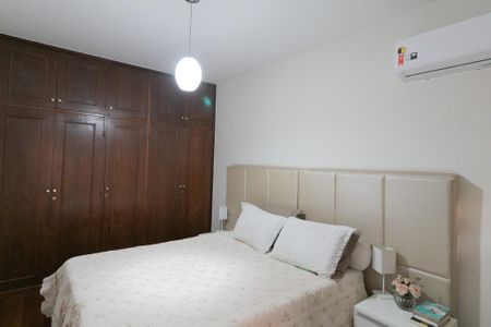 Casa à venda com 208m², 4 quartos e 4 vagasSuite