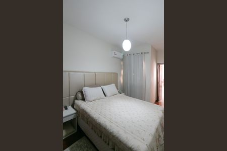 Casa à venda com 208m², 4 quartos e 4 vagasSuite