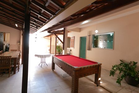 Casa à venda com 208m², 4 quartos e 4 vagasVaranda gourmet