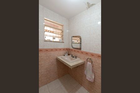 Casa à venda com 208m², 4 quartos e 4 vagasLavabo