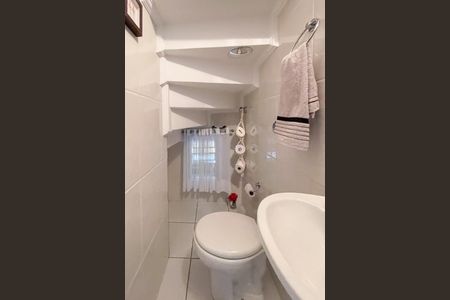 Casa à venda com 175m², 4 quartos e 2 vagas Casa à venda com 175m², 4 quartos e 2 vagasLavabo