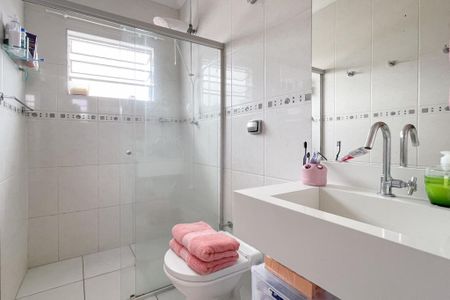 Casa à venda com 175m², 4 quartos e 2 vagas Casa à venda com 175m², 4 quartos e 2 vagasBanheiro - Suíte