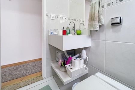 Casa à venda com 175m², 4 quartos e 2 vagas Casa à venda com 175m², 4 quartos e 2 vagasBanheiro - Suíte