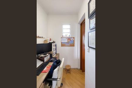 Casa à venda com 175m², 4 quartos e 2 vagas Casa à venda com 175m², 4 quartos e 2 vagasEscritório - Suíte