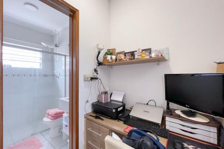 Casa à venda com 175m², 4 quartos e 2 vagas Casa à venda com 175m², 4 quartos e 2 vagasEscritório - Suíte