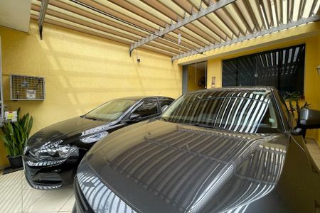 Casa à venda com 175m², 4 quartos e 2 vagas Casa à venda com 175m², 4 quartos e 2 vagasGaragem