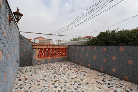Casa à venda com 320m², 4 quartos e 2 vagas Casa à venda com 320m², 4 quartos e 2 vagasTerraço