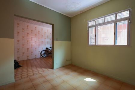 Casa à venda com 320m², 4 quartos e 2 vagas Casa à venda com 320m², 4 quartos e 2 vagasEdícula - Sala