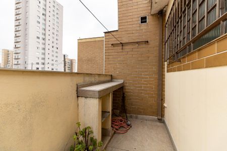 Casa à venda com 209m², 4 quartos e 1 vaga Casa à venda com 209m², 4 quartos e 1 vagaVaranda