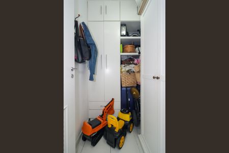 Apartamento à venda com 143m², 3 quartos e 2 vagas Apartamento à venda com 143m², 3 quartos e 2 vagasÁrea de Serviço