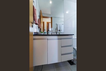 Apartamento à venda com 62m², 2 quartos e 1 vaga Apartamento à venda com 62m², 2 quartos e 1 vagaBanheiro social