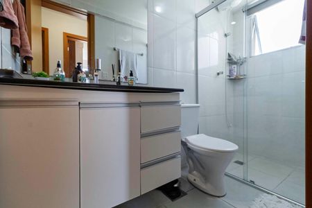 Apartamento à venda com 62m², 2 quartos e 1 vaga Apartamento à venda com 62m², 2 quartos e 1 vagaBanheiro social