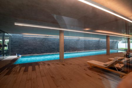 Apartamento à venda com 131m², 3 quartos e 2 vagas Apartamento à venda com 131m², 3 quartos e 2 vagasÁrea comum - Piscina Coberta