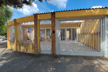 Casa à venda com 200m², 5 quartos e 6 vagasFachada e placa