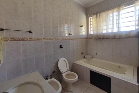Casa à venda com 200m², 5 quartos e 6 vagasBanheiro