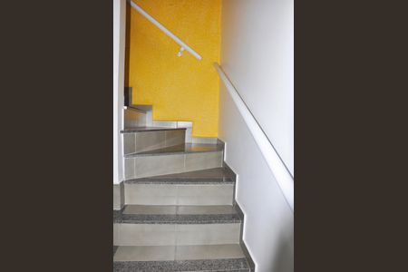 Casa para alugar com 96m², 2 quartos e 1 vaga Casa para alugar com 96m², 2 quartos e 1 vaga Escada Quartos