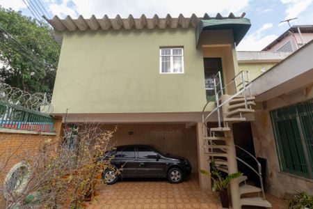 Casa à venda com 251m², 3 quartos e 3 vagas Casa à venda com 251m², 3 quartos e 3 vagasQuintal