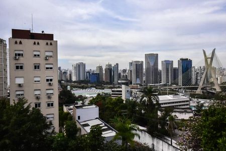 Apartamento à venda com 261m², 4 quartos e 4 vagasVista da Suíte 2