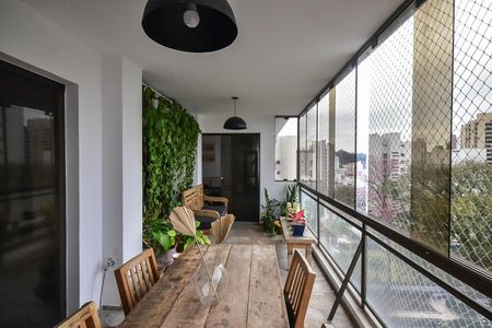 Apartamento à venda com 261m², 4 quartos e 4 vagasVaranda