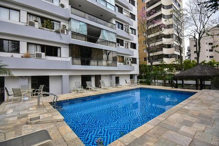 Apartamento à venda com 261m², 4 quartos e 4 vagasPiscina