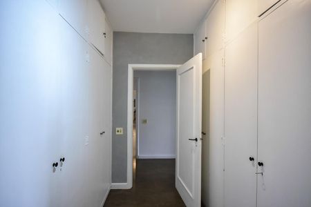Apartamento à venda com 261m², 4 quartos e 4 vagasArmário da Suíte 2