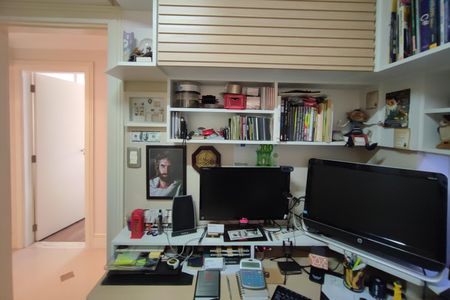 Apartamento à venda com 135m², 3 quartos e 2 vagasEscritório