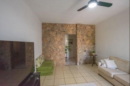 Casa à venda com 359m², 3 quartos e 2 vagas Casa à venda com 359m², 3 quartos e 2 vagasSala