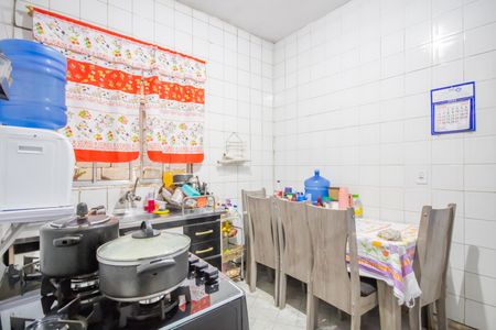 Casa à venda com 177m², 2 quartos e 2 vagas Casa à venda com 177m², 2 quartos e 2 vagasCozinha