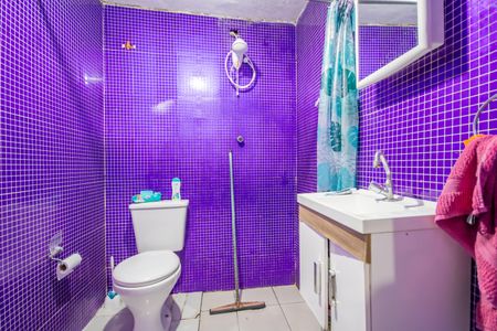 Casa à venda com 177m², 2 quartos e 2 vagas Casa à venda com 177m², 2 quartos e 2 vagasBanheiro da Suíte