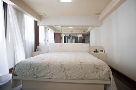 Apartamento à venda com 210m², 3 quartos e 3 vagas Apartamento à venda com 210m², 3 quartos e 3 vagasSuíte