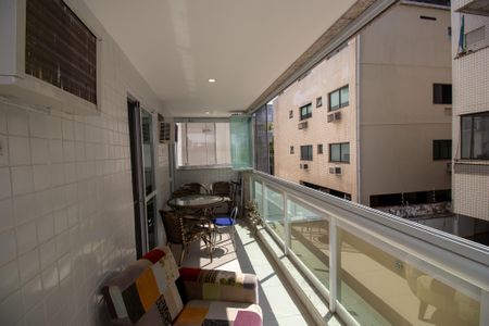 Apartamento à venda com 86m², 3 quartos e 2 vagas Apartamento à venda com 86m², 3 quartos e 2 vagasVaranda