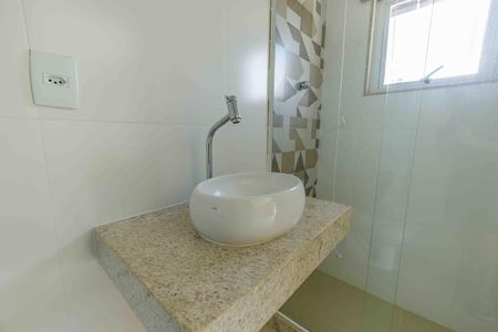 Casa de condomínio à venda com 245m², 3 quartos e sem vaga Casa de condomínio à venda com 245m², 3 quartos e sem vagaBanheiro da Suíte 1