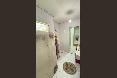 Casa à venda com 214m², 4 quartos e 4 vagas Casa à venda com 214m², 4 quartos e 4 vagasBanheiro da Suíte