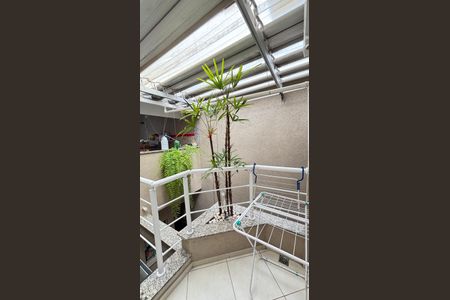 Casa à venda com 214m², 4 quartos e 4 vagas Casa à venda com 214m², 4 quartos e 4 vagasQuarto 4 Varanda