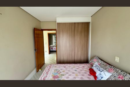 Casa à venda com 214m², 4 quartos e 4 vagas Casa à venda com 214m², 4 quartos e 4 vagasQuarto 4