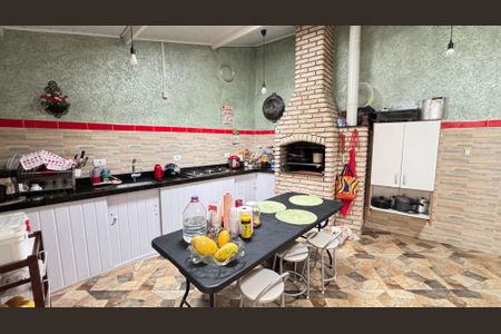 Casa à venda com 214m², 4 quartos e 4 vagas Casa à venda com 214m², 4 quartos e 4 vagasCozinha 2