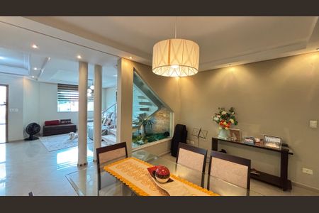 Casa à venda com 214m², 4 quartos e 4 vagas Casa à venda com 214m², 4 quartos e 4 vagasSala - Sala de Jantar