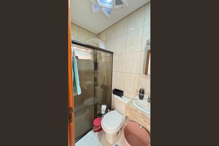 Casa à venda com 214m², 4 quartos e 4 vagas Casa à venda com 214m², 4 quartos e 4 vagasBanheiro