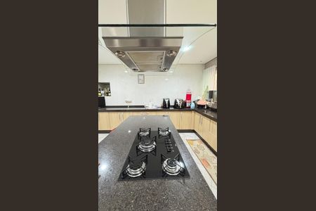 Casa à venda com 214m², 4 quartos e 4 vagas Casa à venda com 214m², 4 quartos e 4 vagasCozinha