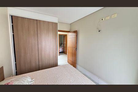 Casa à venda com 214m², 4 quartos e 4 vagas Casa à venda com 214m², 4 quartos e 4 vagasQuarto 3