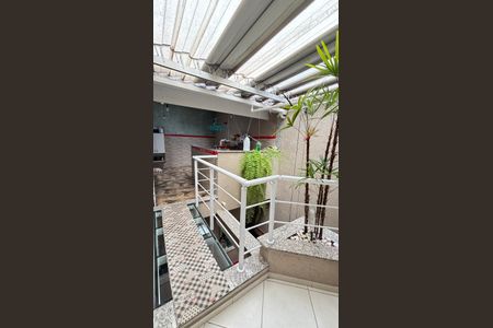 Casa à venda com 214m², 4 quartos e 4 vagas Casa à venda com 214m², 4 quartos e 4 vagasQuarto 4  Varanda