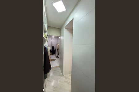 Casa à venda com 214m², 4 quartos e 4 vagas Casa à venda com 214m², 4 quartos e 4 vagasSuite Closet