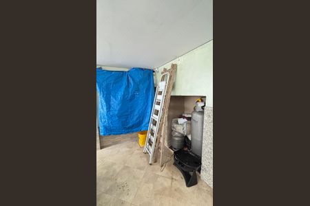 Casa à venda com 214m², 4 quartos e 4 vagas Casa à venda com 214m², 4 quartos e 4 vagasGaragem - Banheiro